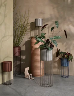 Broste Copenhagen Fenja Blumentopf Mit Gestell 2 Teile Ø25cm -Broste Copenhagen Verkäufe 512279 01 3 EnvironmentImage e84c3b6e90